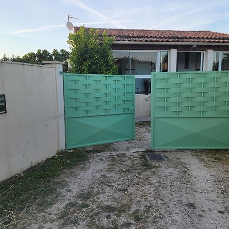 Maison individuelle 90m2 avec véranda et piscine Roquemaure  Extérieur photo