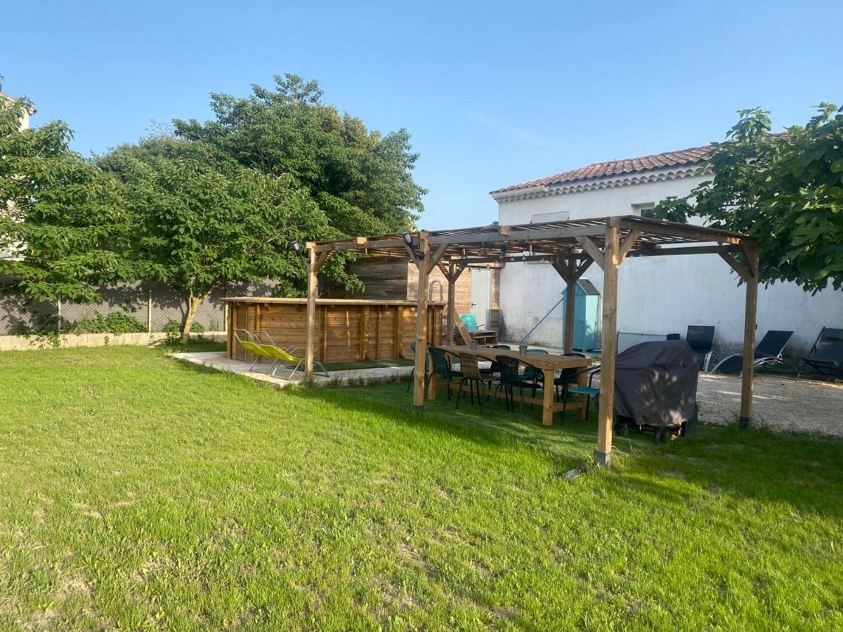 Maison individuelle 90m2 avec véranda et piscine Roquemaure  Extérieur photo