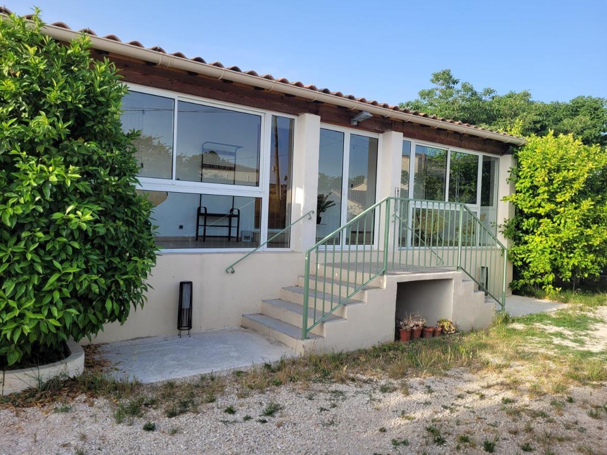 Maison individuelle 90m2 avec véranda et piscine Roquemaure  Extérieur photo
