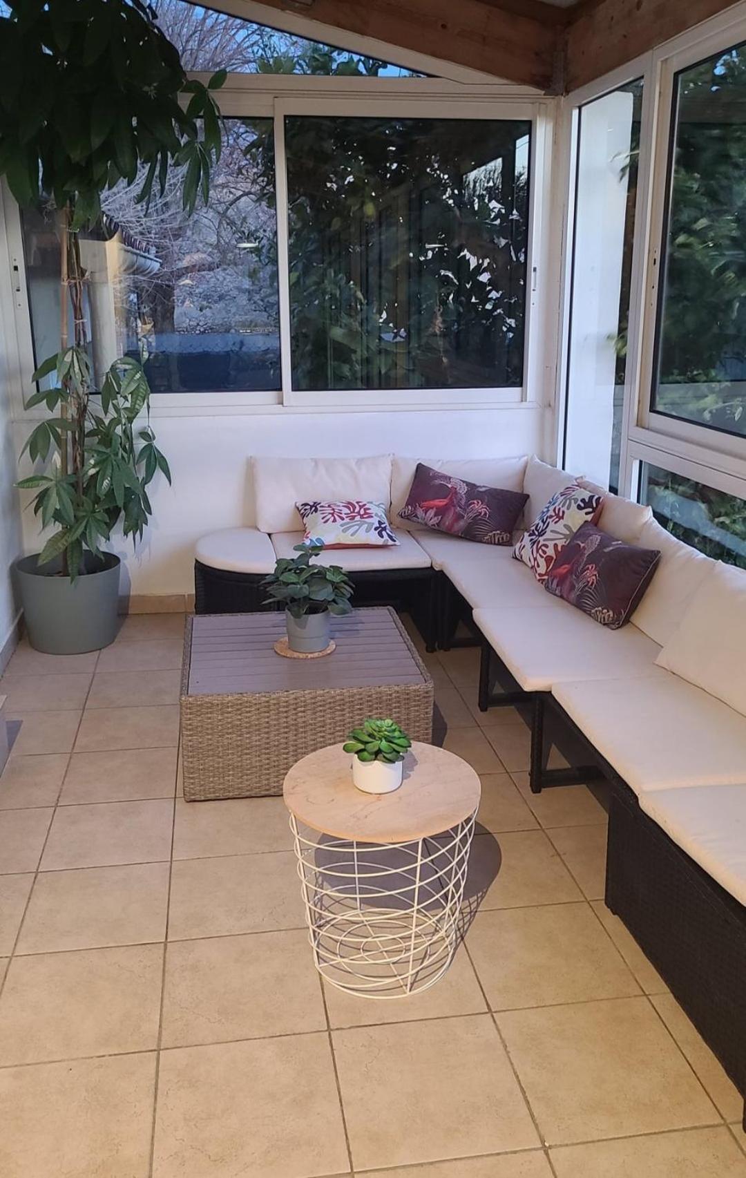 Maison individuelle 90m2 avec véranda et piscine Roquemaure  Extérieur photo