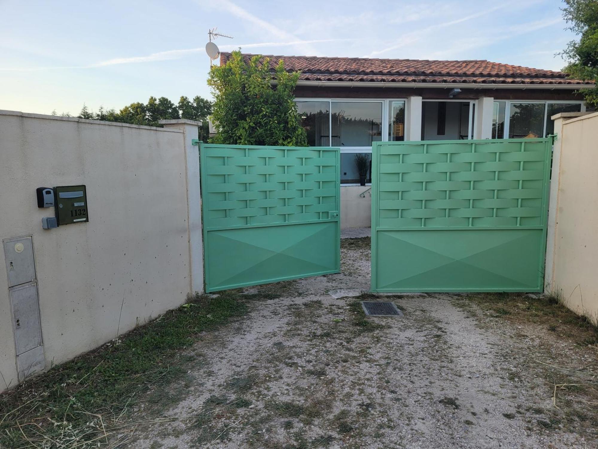 Maison individuelle 90m2 avec véranda et piscine Roquemaure  Extérieur photo